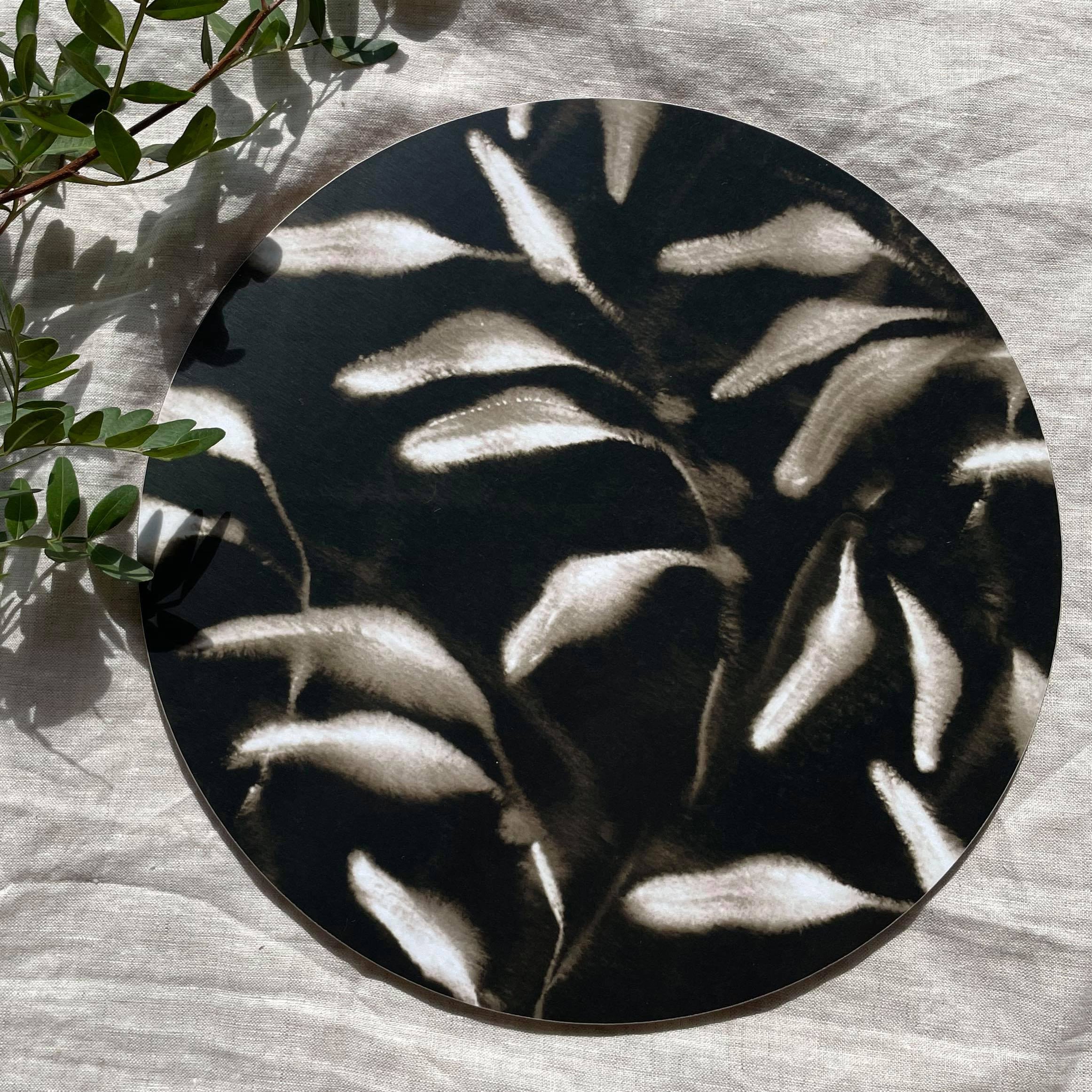 Amongst Round Placemat, Gold Black