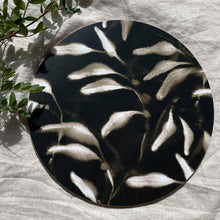 Load image into Gallery viewer, Amongst Round Placemat, Gold Black