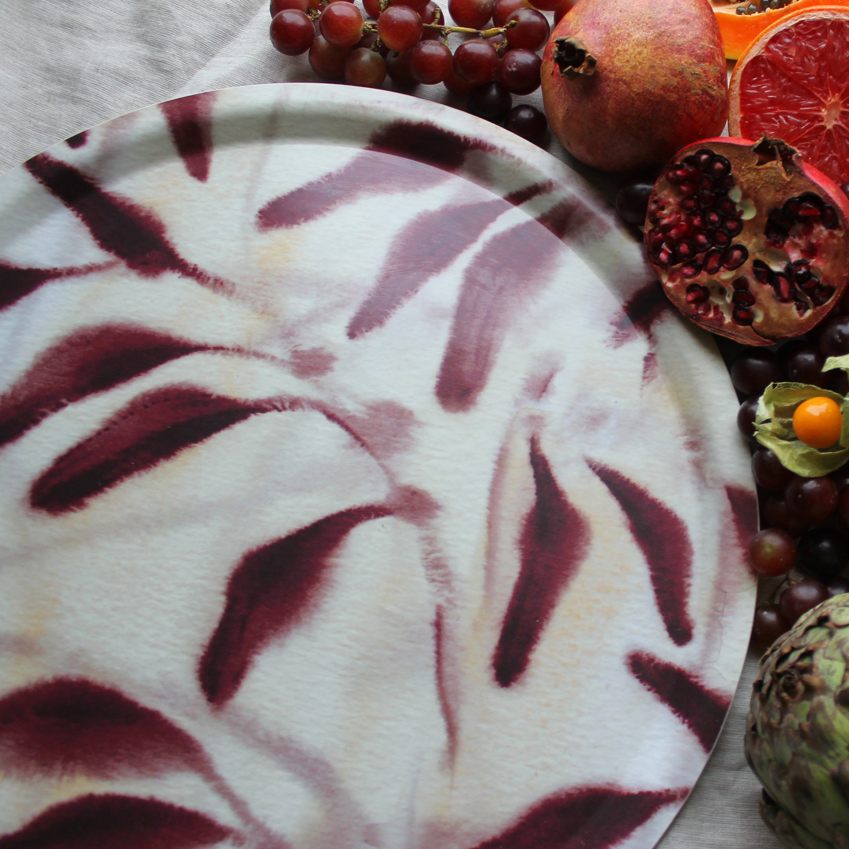 Red Amongst Round Tray (Medium)
